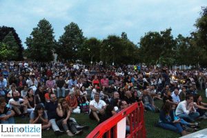 Fabio Concato delizia Luino, grande concerto in riva al lago