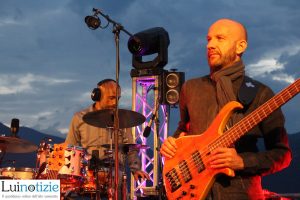Fabio Concato delizia Luino, grande concerto in riva al lago