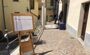 Porto Valtravaglia dà l'addio a Paolo Cattorini, ieri l'ultimo sentito saluto