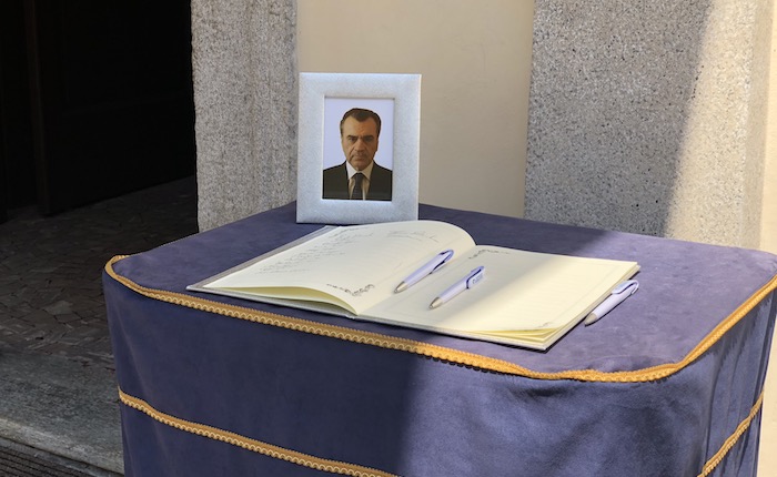 Porto Valtravaglia dà l'addio a Paolo Cattorini, ieri l'ultimo sentito saluto