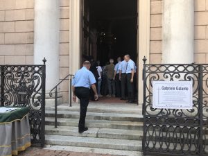 L'abbraccio di Luino a Gabriele Galante, una folla commossa per l'ultimo saluto
