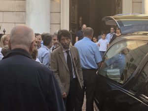 L'abbraccio di Luino a Gabriele Galante, una folla commossa per l'ultimo saluto