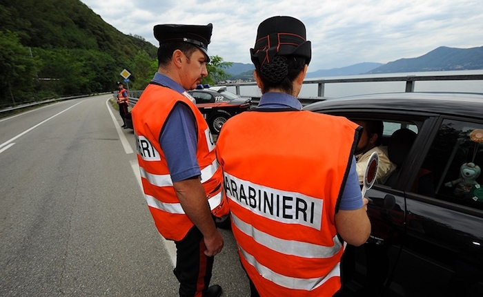 Controlli dei Carabinieri di Luino: denunciato un 21enne e multato un bar