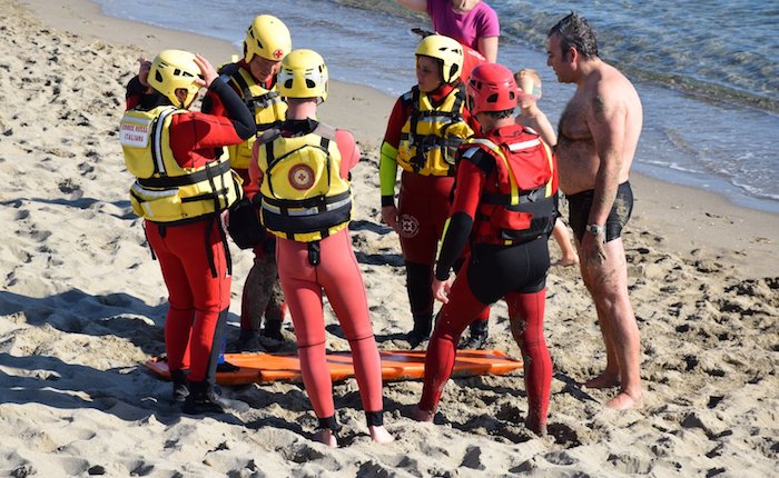 Marina di Pisa, i volontari della Croce Rossa Luino in spiaggia tra soccorso e solidarietà