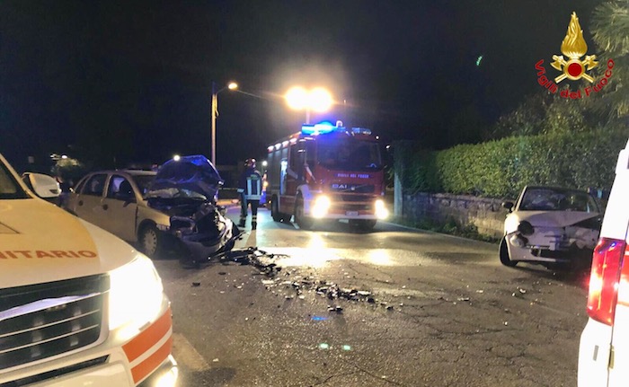 Incidente a Castelveccana, intervenute quattro ambulanze. Diversi feriti