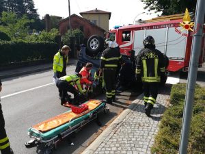 Incidente in centro a Luino, si ribalta un fuoristrada. Coinvolti un 68enne ed una donna di 54 anni