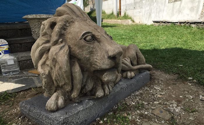 Maccagno, il leone di del Monumento ai Caduti di Graglio torna al suo posto