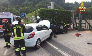 Incidente tra due auto, una si ribalta. Coinvolti un 30enne ed un 35enne