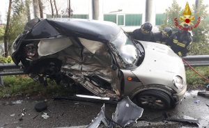 Tragedia sulla provinciale, muore una donna. Coinvolto anche un bambino di 5 anni