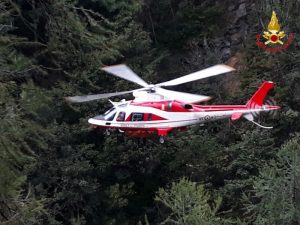 Uomo irreperibile da ore, ritrovato morto in un torrente