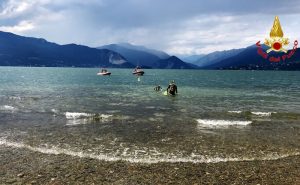 65enne scomparso da ieri a Laveno, continuano senza sosta le ricerche nelle acque del lago
