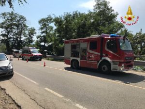 Incidente a Luino, una moto finisce nel lago a pochi metri da alcuni bagnanti