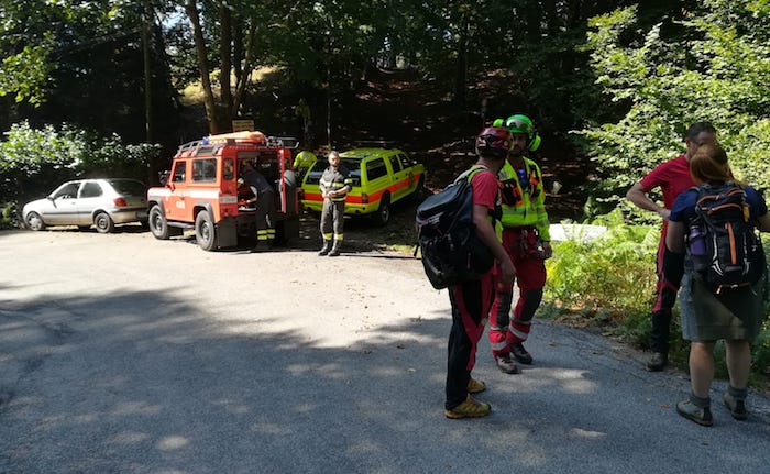 Scivola nei boschi di Dumenza, salvato un 70enne. Interviene l'elisoccorso