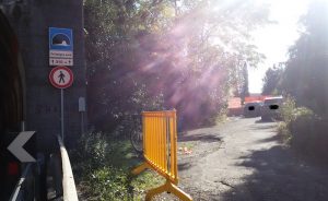 Chiusa la strada dietro la galleria tra Colmegna e Maccagno, "Pedoni e ciclisti in pericolo"