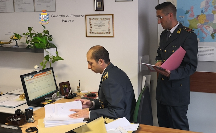 Dipendente pubblico falsificava buoni spese postali, sequestrati 70mila euro a Luino