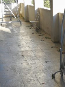 Ancora problemi a Colmegna, "Cimitero sporco, cadono pezzi di intonaco"