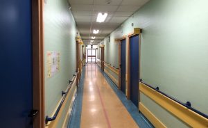 Luino, i grillini in Ospedale: "5° piano chiuso e tetto da sistemare, ma la struttura è efficiente"