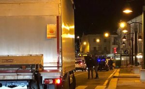 Scontro auto moto in centro a Luino, 17enne in Pronto Soccorso