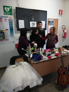 Luino, studenti protagonisti di un flash mob all'intervallo: "No alla violenza contro le donne"