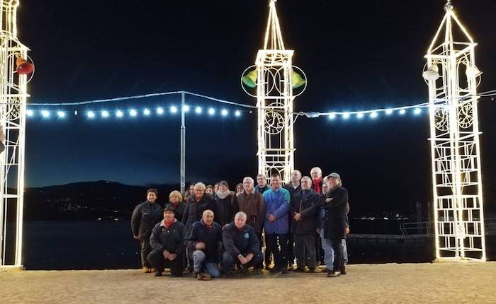 Natale a Laveno, sul lungolago si accendono i campanili con un richiamo alla RAI e agli anni '60