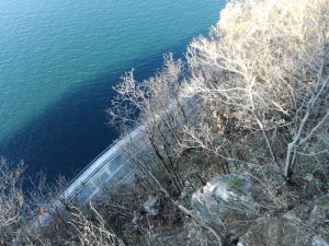 Frana tra Luino e Maccagno, aperta unità di crisi. Strada chiusa almeno fino a domani