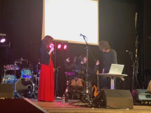Luino si unisce sostenendo e regalando gioia alla giovane Elisa Parrino