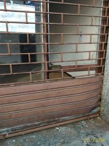 Atti vandalici al futuro centro islamico di Marchirolo, spaccata una vetrina