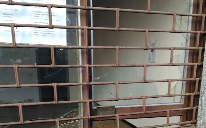 Atti vandalici al futuro centro islamico di Marchirolo, spaccata una vetrina