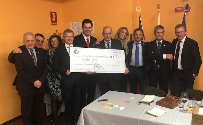 Luino, dalla cena di Natale del Rotary un'importante donazione per i ragazzi del CFP