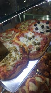 Con la Pallacanestro Verbano c’è un’intesa consolidata da tempo, per l’aiuto alle famiglie in difficoltà della nostra Comunità. Oltre alla raccolta di generi alimentari nell’arco dell’anno, ora questa iniziativa rivolta ai bambini è il segno che con i dirigenti sportivi Gubitta e Minetti e con tutto lo staff di questa meritoria associazione si può fare veramente rete per i più deboli. Mi piace l’idea che sociale e sport si uniscano per trasmettere una nuova cultura, attenta alle vulnerabilità. È la strada giusta per dare un buon esempio di cittadinanza attiva ai giovani atleti.