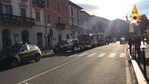 Oltre 60 interventi dei vigili del fuoco per il vento forte, incendio a Laveno