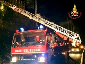 Frana tra Luino e Maccagno, aperta unità di crisi. Strada chiusa almeno fino a domani