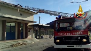 Il vento forte si abbatte sull'Alto Varesotto, danni e incendi
