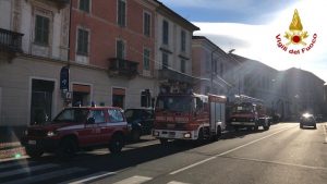 Oltre 60 interventi dei vigili del fuoco per il vento forte, incendio a Laveno