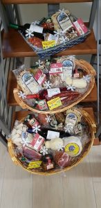 Giovanni e il suo "Sapori di Calabria" deliziano il centro di Luino