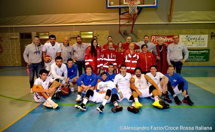 La Pallacanestro Luino torna in campo e vince contro Daverio. Anche la solidarietà va a canestro La Pallacanestro Luino torna in campo e vince contro Daverio. Anche la solidarietà va a canestro