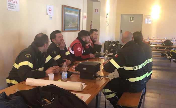 La Valganna torna in pace, incendio ufficialmente spento. Ora indagini e conta dei danni