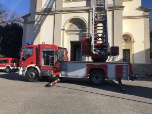 Creva, 77enne cade mentre tira via le luminarie natalizie dal campanile