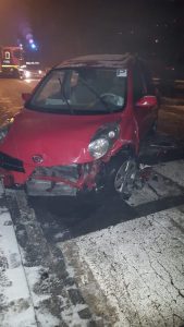 Strada ghiacciata, scontro fra due auto sulla provinciale a Cremenaga