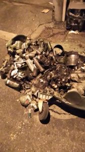 Rifiuti bruciati in centro a Luino, distrutto un cassonetto