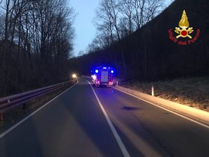 Valganna, incendio sotto controllo: i mezzi aerei tornano alla base