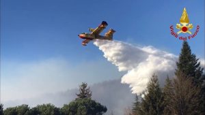 Incendio in Valganna: migliora la situazione, l'Alpe Cuseglio fuori pericolo