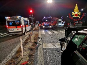 Scontro tra auto sulla Vergiatese, anche due bambini coinvolti