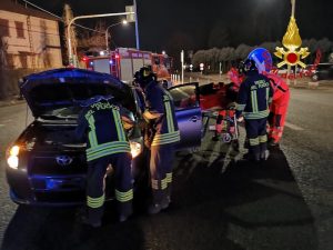 Scontro tra auto sulla Vergiatese, anche due bambini coinvolti