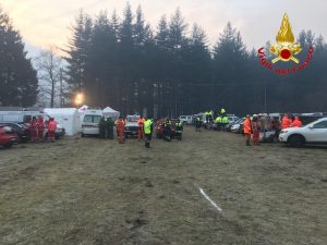 Valganna, i mezzi tornano in volo. Nella notte si aggrava la situazione, operazioni difficili