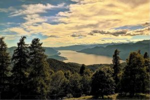Il lago Maggiore visto dal rifugio Campiglio, la foto è di Ivano Aglieri