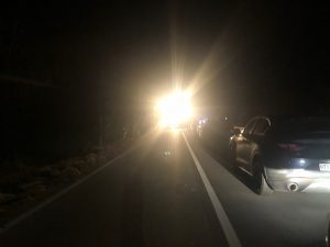 Luino, auto colpisce il guard rail e poi finisce contro un albero. Interviene l'elisoccorso