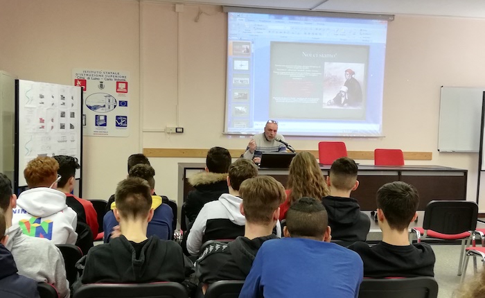 Luino, gli studenti a scuola di sicurezza e impegno con la Protezione civile