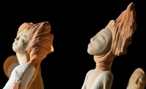 A Maccagno al via "Kéramos", mostra di Tino Sartori: "Sospensione silenziosa di segni e simboli"