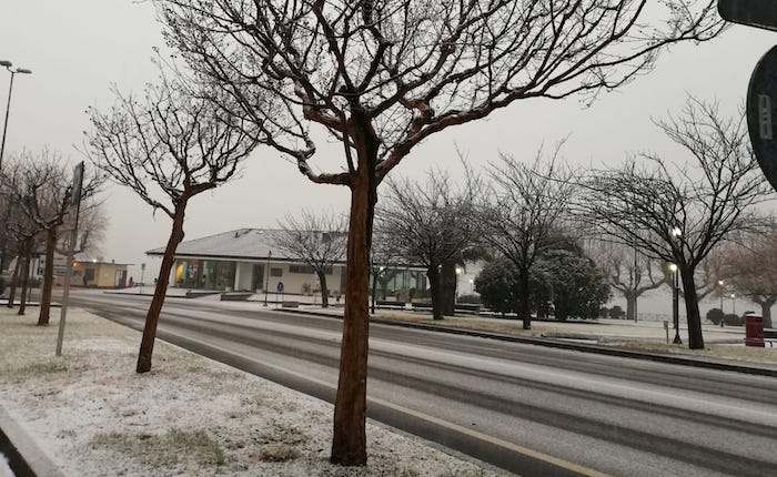 La neve imbianca tutto l'Alto Varesotto